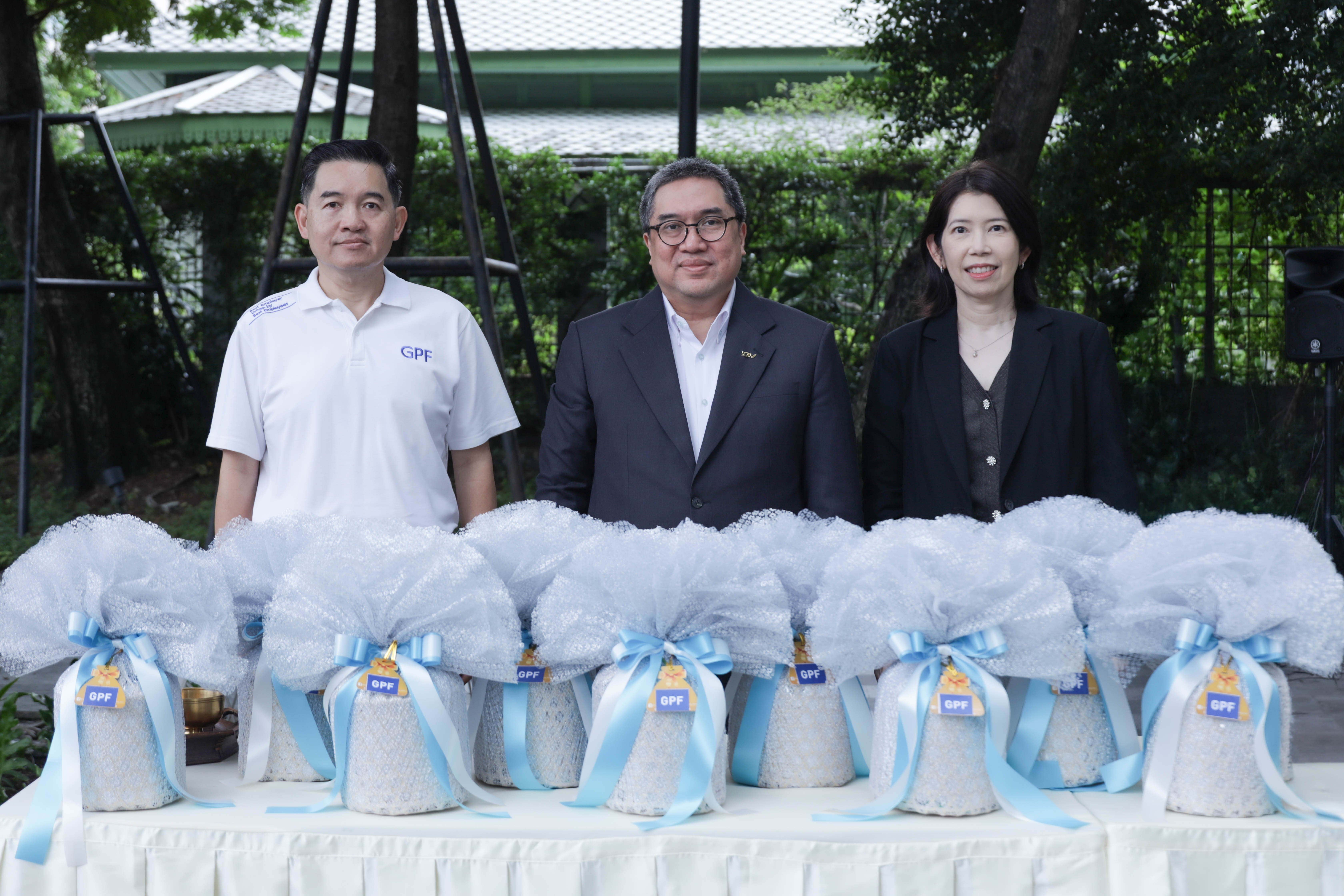 https://cfl.gpf.or.th/Files/Viewer/?fileName=30707875-b346-459d-8974-262b1493e640/ตักบาตร01.JPG